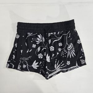 Athleta floral black white and grey shorts women's size 0